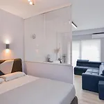 Promenade Sea View Appt. Q. Size Bed & Sofa W/bed Apartmán *