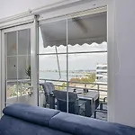 Promenade Sea View Appt. Q. Size Bed & Sofa W/bed