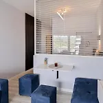 Promenade Sea View Appt. Q. Size Bed & Sofa W/bed Apartmán *