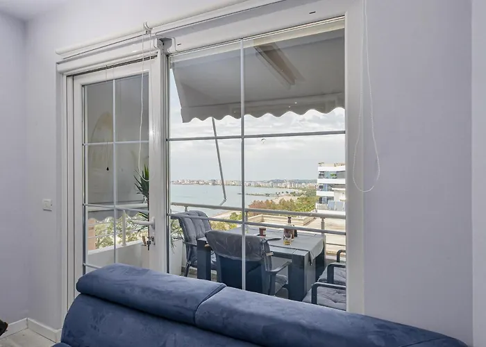 Promenade Sea View Appt. Q. Size Bed & Sofa W/bed