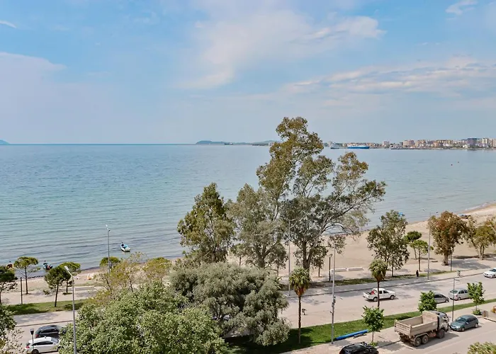 Promenade Sea View Appt. Q. Size Bed & Sofa W/bed *