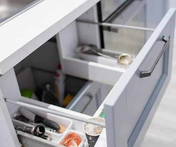 Promenade Sea View Appt. Q. Size Bed & Sofa W/bed